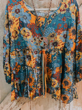 Load image into Gallery viewer, Easel- Curvy Boho Floral Ruffle Top
