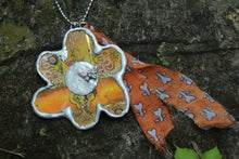 Load image into Gallery viewer, Necklace- Flower Vintage Tin

