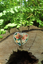Load image into Gallery viewer, Necklace- Heart Vintage Tin
