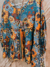 Load image into Gallery viewer, Easel- Curvy Boho Floral Ruffle Top
