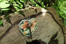 Load image into Gallery viewer, Necklace- Heart Vintage Tin
