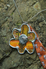 Load image into Gallery viewer, Necklace- Flower Vintage Tin
