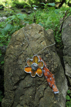 Load image into Gallery viewer, Necklace- Flower Vintage Tin
